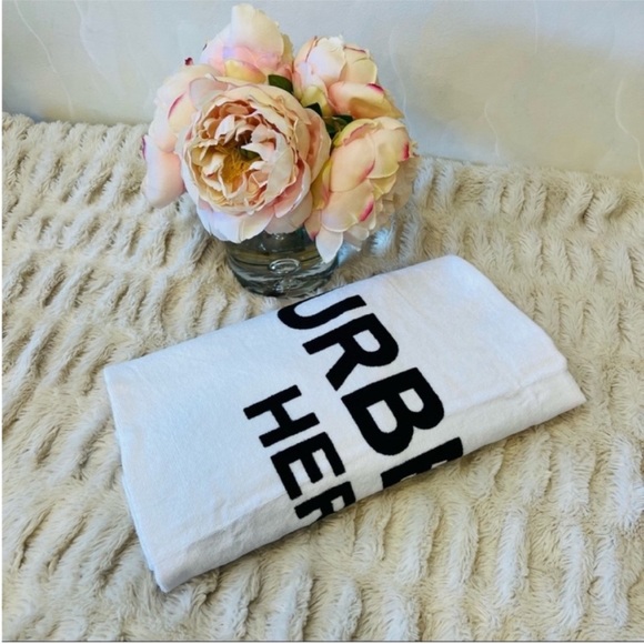 Brand New in Packaging (NIP) Burberry Hero Beach Towel - Picture 7 of 8